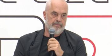 “Mungesa e specialistëve alarmante”, Rama apel prindërve: Jepuni fëmijëve zanat