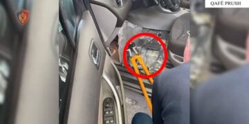 Droga e fshehur poshtë tapicerisë, momenti kur zbulohen 33 kg kanabis në makinën e 37-vjeçarit nga Kosova