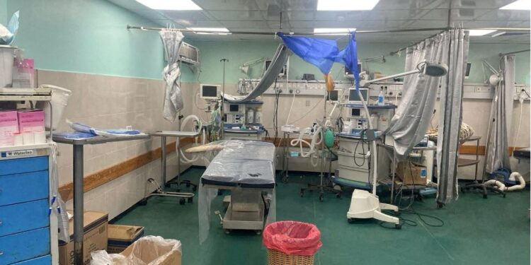 Izraeli, ultimatum: Zbrazni brenda orës spitalin në Gaza, alarmohet OBSH