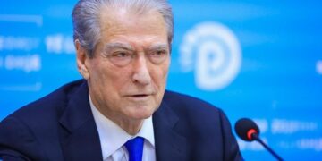 “Shpresa është PD”, Berisha mesazh të rinjve: Ju merrni vendimin, Rama i’a mbath në Dubai