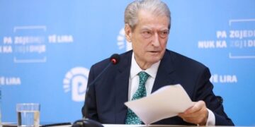 “Nga Tirana në Tropojë”, Berisha fton qytetarët për t’iu bashkuar aksionit të opozitës: T’i përvishemi kësaj diktature