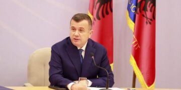 Përdhunimi i vajzës në Vlorë, Balla njofton pezullimin e dy policëve të hetimit