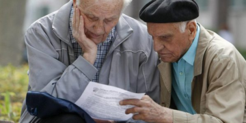 Gati bonusi i fundvitit, kur do të fillojë ndarja e parave për pensionistët
