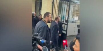 Garda lejon deputetët e përjashtuar të hyjnë në Kryesi, surprizohet Salianji: E hapët?