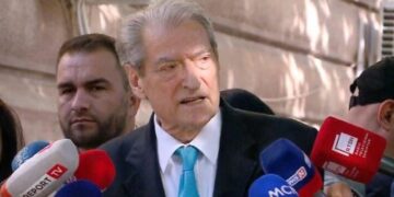 Berisha plas deklaraten “bombë”: “Kemi prova”, personi që shtyu Salianjin në Kuvend ishte i armatosur