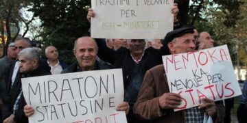 Minatorët sërish në protestë para Kuvendit, zbulohet kërkesa e tyre