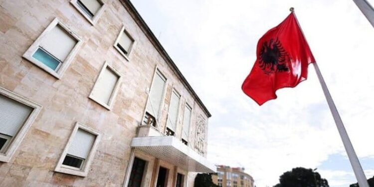A do të jetë pushim e hëna e 27 nëntorit për administratën shtetërore? Qeveria merr vendimin