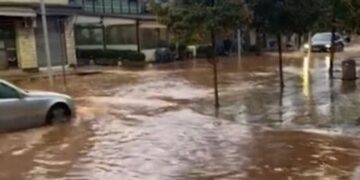 Përkeqësimi i motit, përmbyten rrugët në Malësinë e Madhe