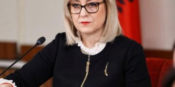 Nikolla uron Shqipërinë në 111 vjetorin e pavarësisë: Shqipëria, sot mes kombeve demokratike e të qytetëruara