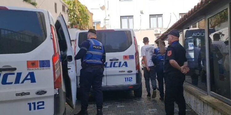 Sherri për pronën tek Kepi i Rodonit, mbërrijnë në Gjykatë Mark Frroku dhe 7 të arrestuarit e tjerë, ja çfarë pritet