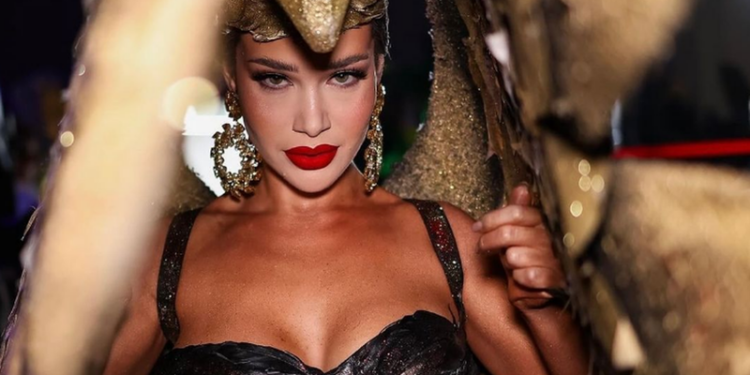 Gjysmëfinalja e Miss Universe, shqiptarja Endi Demneri renditet në Top 5