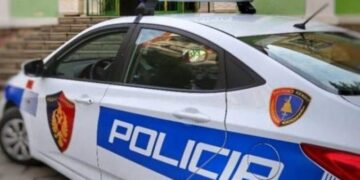 Dy të rinj konfliktohen me punonjësit e sigurisë, e pëson keq administratori