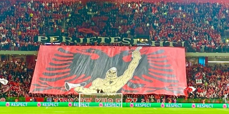 “Prisni surpriza”, ja çfarë kanë përgatitur për sonte Tifozat Kuqezi