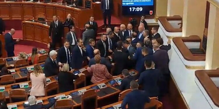 Dhuna në Kuvend, Grupi Parlamentar i PS kallëzon deputetin Bledjon Nallbati