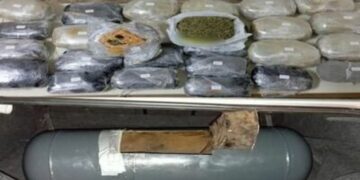 Gjenden mbi 26 kg kanabis pranë kufirit me Greqinë, arrestohen dy shqiptarët që trafikuan drogën