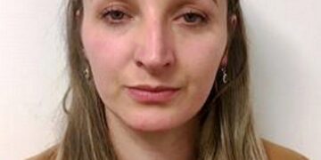 Shërbeu si ndërmjetëse për trafikun e emigrantëve, shqiptarja dënohet me 7 vite burg në Britani