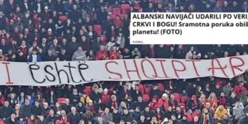 “Zoti është shqiptar”, banderola në “Air Albania” tërbon serbët: Mesazh i turpshëm