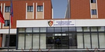 Jo një familje, por i gjithë pallati vidhte energji! Policia e Shkodrës procedon penalisht dy punonjës të OSHE-së dhe banorët