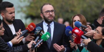 Bardhi reagon pas deklaratave të Ramës: Po tenton të shuajë zërin e opozitës në Kuvend!