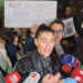 “Kemi prekur fundin”, Eliona Pitarka nuk mban lotët në protestën për dhunën ndaj 3-vjeçares