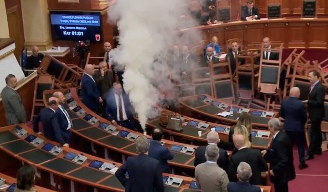 Zbardhet vendimi i Kuvendit, ja ku i kishin fshehur dy deputetet e PD flakadanët që ndezi Koreshi