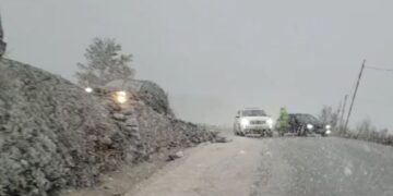 Reshjet e dëborës, bllokohet rruga e Arbrit, policia apel shoferëve: Shmangni lëvizjet e panevojshme