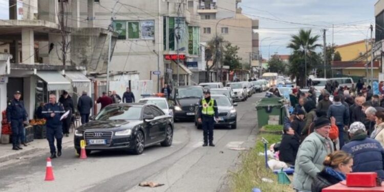 Makina përplas këmbësorin në Lezhë