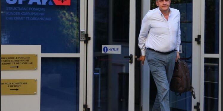 Beqaj shkon në SPAK, por parkon gabim, policia i vendos gjobë