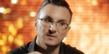 Sëmundja e rëndë i mori nënën, Eno Popi rrëfen i prekur pengun që i ka mbetur: Shijojini prindërit sa i keni