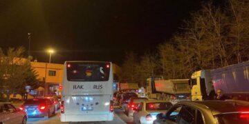 Fluksi në pikat kufitare, Tedi Blushi: Mijëra qytetarë të braktisur nga Qeveria po torturohen për orë të tëra