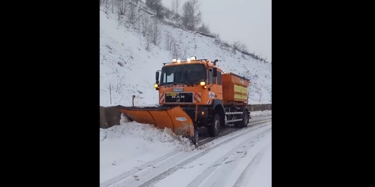 Reshjet e dëborës ‘pushtojnë’ zonat malore, ARRSH del me njoftimin e rëndësishëm për qytetarët