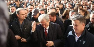 Protesta për mandatin e ish-kryeministrit, grupimi i Bardhit bojkoton Berishën