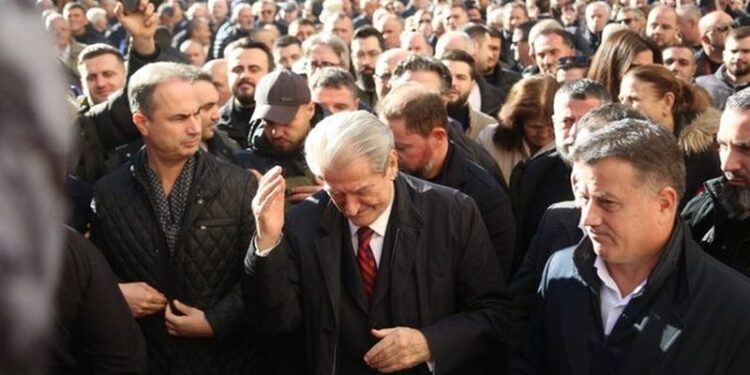 Protesta për mandatin e ish-kryeministrit, grupimi i Bardhit bojkoton Berishën