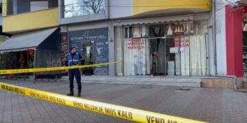 U hodh nga ballkoni i katit të tetë të pallatit, flasin shokët e 18-vjeçarit dhe zbulojnë si qëndron e vërteta