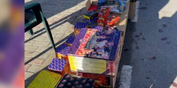 Shiste kapsolla dhe fishekzjarre kontrabandë, e pëson keq i riu