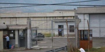 Përplasje me armë në burgun e Peqinit, dyshohet për një gardist të vrarë