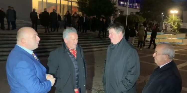 Basha feston ditëlindjen e 33-të të PD në Pallatin e Kongreseve, ja cilët janë personalitetet që i bashkohen