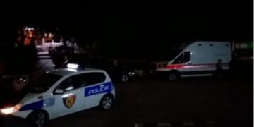 Gjendet i vdekur një 65-vjeçar poshtë pallatit në Pogradec, dyshohet se ishte i alkoolizuar