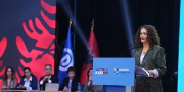 Berisha i dorëzon ‘Foltoren’ vajzës Argita, Çollaku bën deklaratën e fortë: Një nga faktorët kundër saj është koha dhe fakti që është non grata