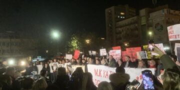 Nis protesta në Prishtinë, marrin pjesë edhe familjarët e Liridona Ademajt