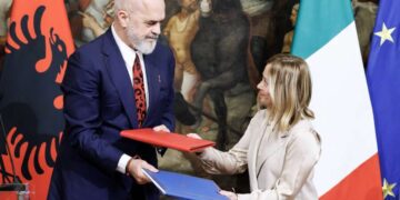 Transferimi i emigrantëve në Shqipëri, Këshilli i ministrave në Itali i jep dritën jeshile marrëveshjes Rama-Meloni