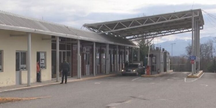 Tentuan të kontrabandojnë bagëti nga Maqedonia e Veriut për t’i shitur në vendin tonë, e pësojnë keq babë e bir në Dibër