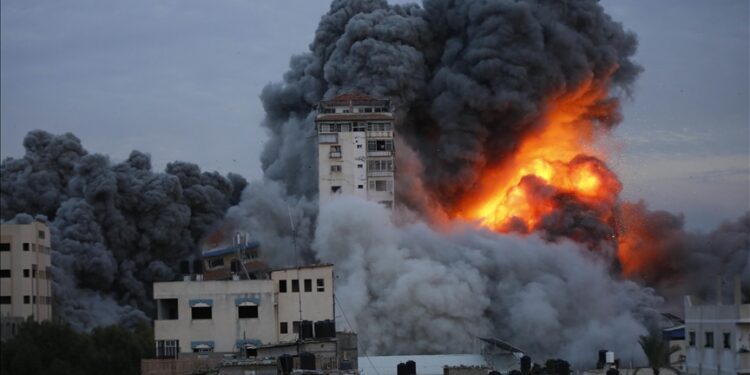 Gati 21 mijë palestinezë të vrarë dhe 55 mijë të plagosur që nga nisja e luftës në Gaza, ministria e shëndetësisë: Në 24 orët e fundit janë vrarë 241 persona