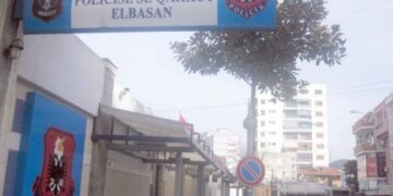 Qarkullonte me armë me silenciator, pranga 27-vjeçarit në Elbasan