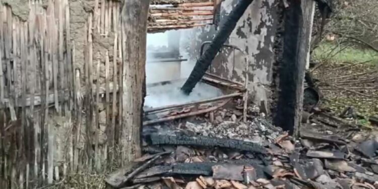 Burri humbi jetën nga zjarri, bashkëshortja shpëtoi, si ndodhi tragjedia në Lushnje