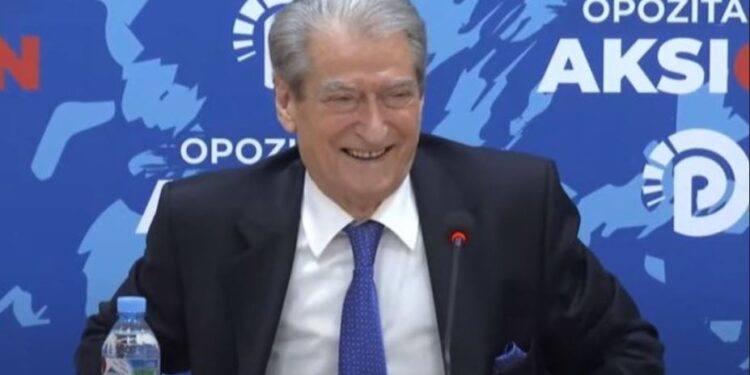 Berisha e merr me humor “arrestin në shtëpi”: Hajde gëzuar Vitin e Ri, se pastaj do jem i zënë