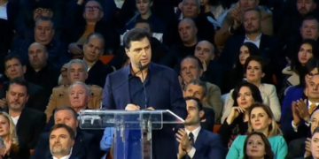 “Kemi bërë shumë gabime”, Basha u shtrin dorën demokratëve: Ejani jepni kontributin në partinë tuaj