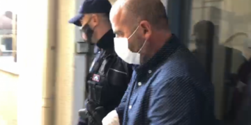 U dënua për vrasjen e 50-vjeçarit në Fier, Fatmir Hoxha shpallet i pafajshëm pas 3 vitesh, lë qelinë