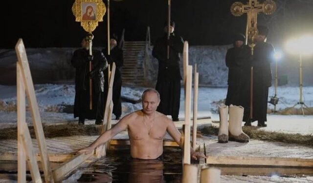 Nën temperatura -14 gradë celcius Putin zhytet në ujin e akullt, ja arsyeja