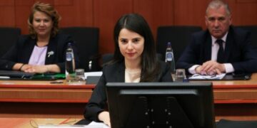 Në krye të Ministrisë së Shtetit për Administratën Publike dhe Antikorrupsionin, Begaj dekreton Adea Pirdenin